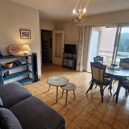 2p Avec Parking, Proche Et Commerces - - Fr-1-780-46