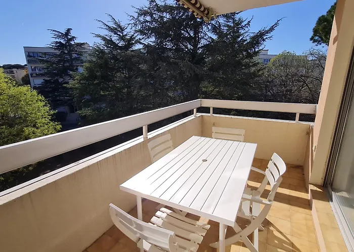 2p Avec Parking, Proche Et Commerces - - Fr-1-780-46 * Sainte-Maxime