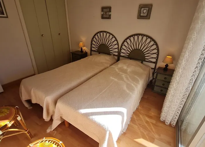 2p Avec Parking, Proche Et Commerces - - Fr-1-780-46 * Sainte-Maxime